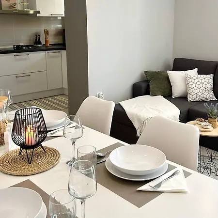 Petra Apartment Gustirna